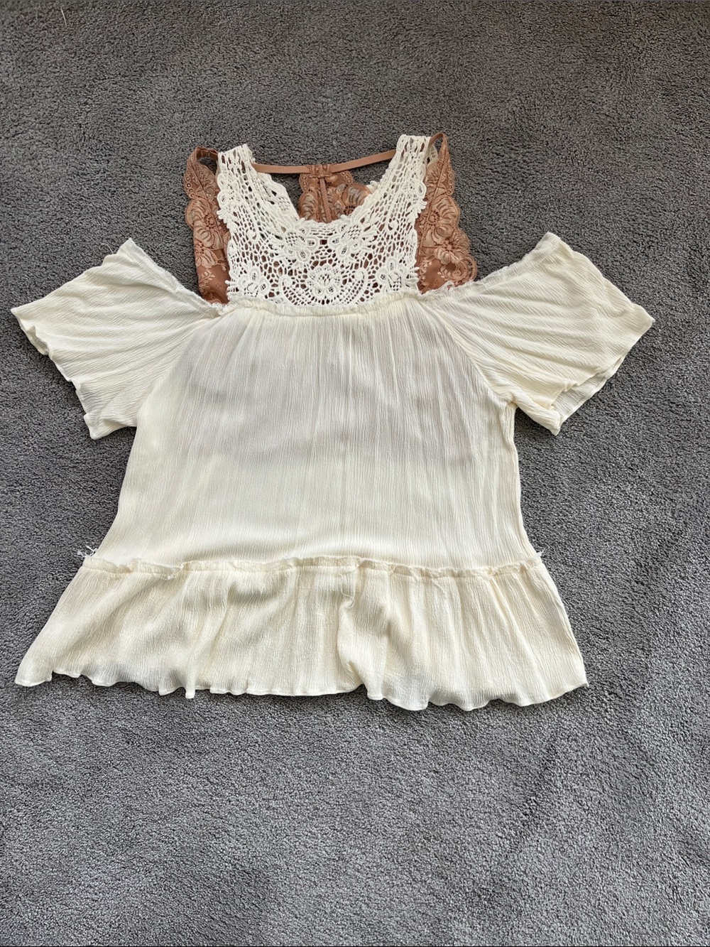 Buckle Gimmicks Women’s Cream Crochet Cold Shoulder Top